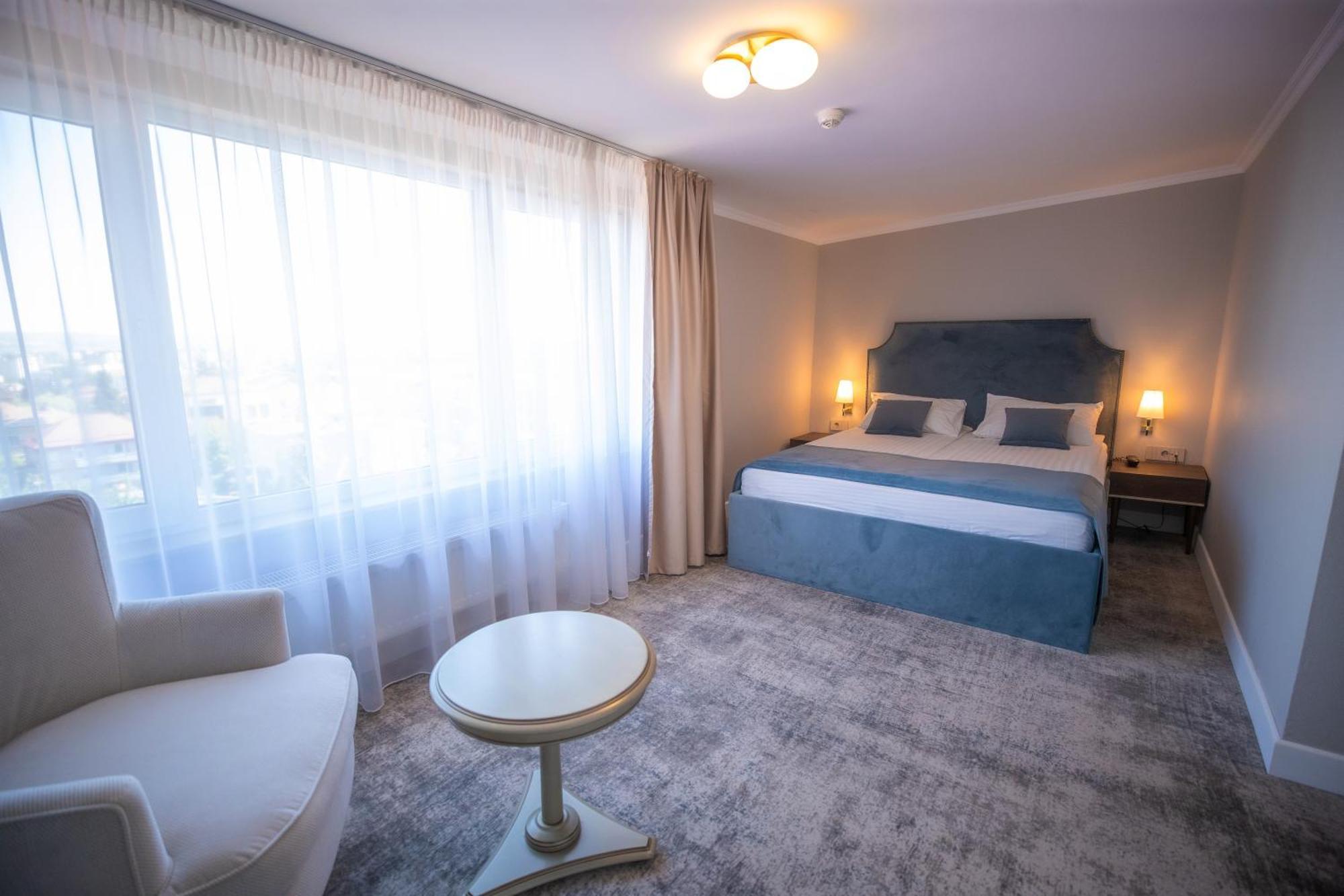 Hotel Meridian Cluj-Napoca Exteriör bild